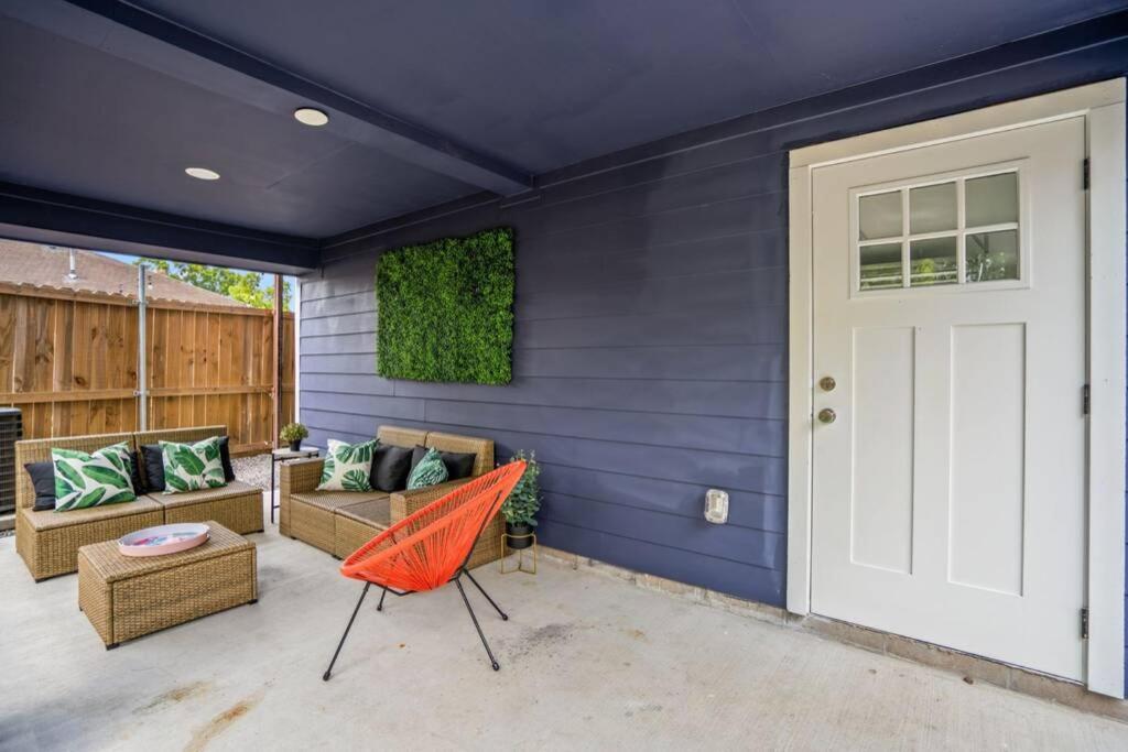 Mid-century Mod-pad @ East Downtown Apartment *