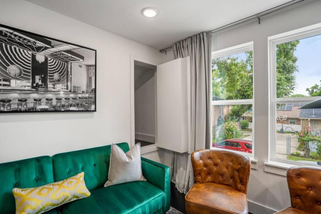 Mid-century Mod-pad @ East Downtown * Houston