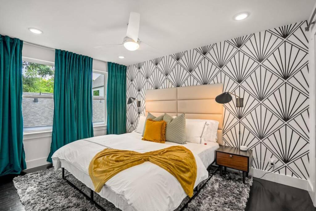 Apartment Mid-century Mod-pad @ East Downtown