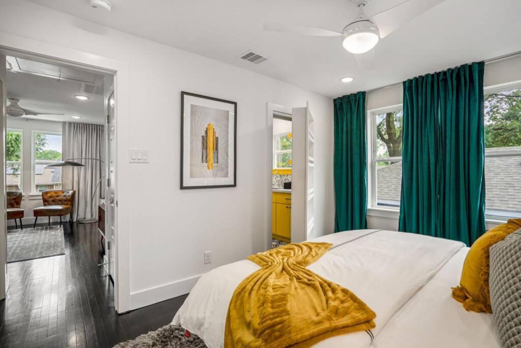 Mid-century Mod-pad @ East Downtown Apartment Houston