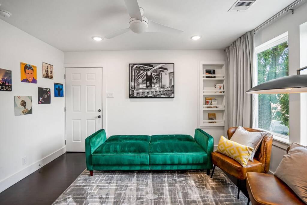 Apartment Mid-century Mod-pad @ East Downtown