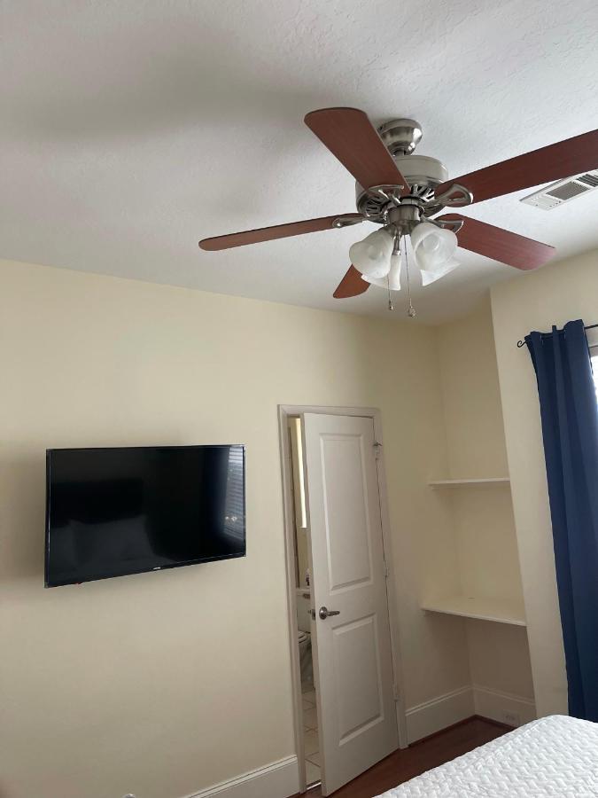 Luxury 4 Story In Downtown Holiday home *