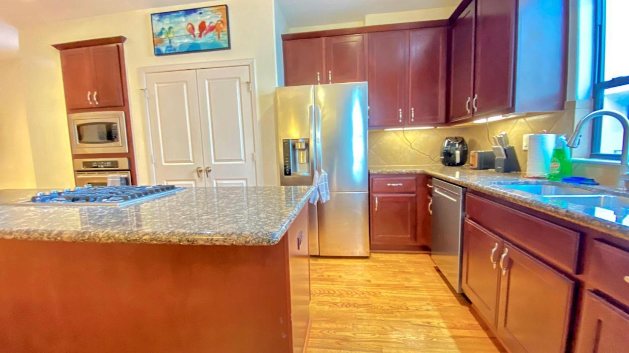 Luxury 4 Story In Downtown