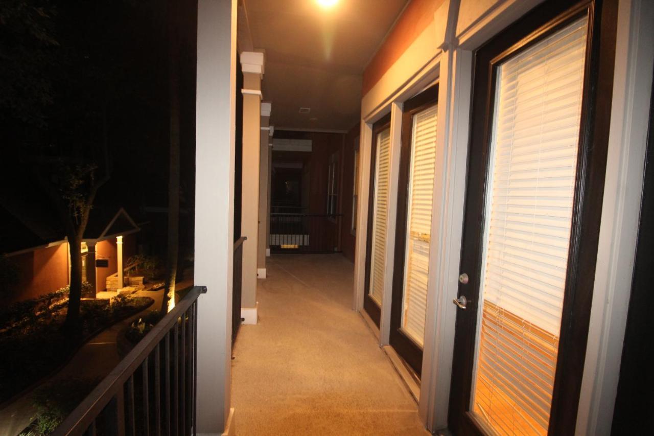 Galleria 2 Bed 2 Bath Luxury Condo Apartment