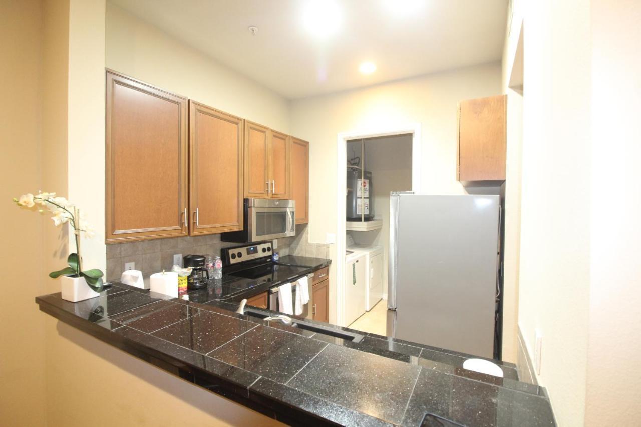 Galleria 2 Bed 2 Bath Luxury Condo *