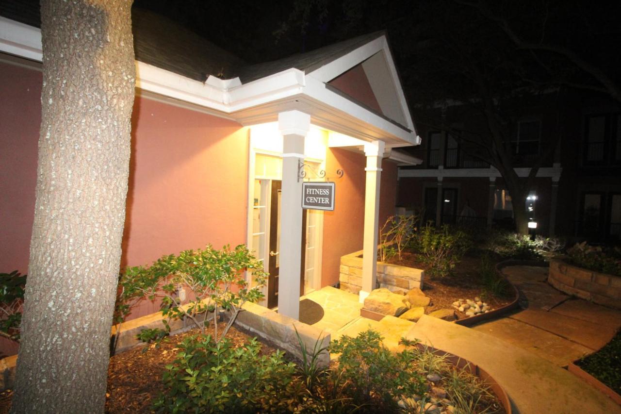 Galleria 2 Bed 2 Bath Luxury Condo *