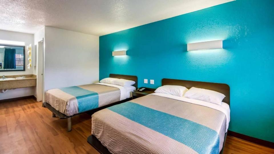 6 Houston, Tx Fm 1960 Bammel 2* Houston
