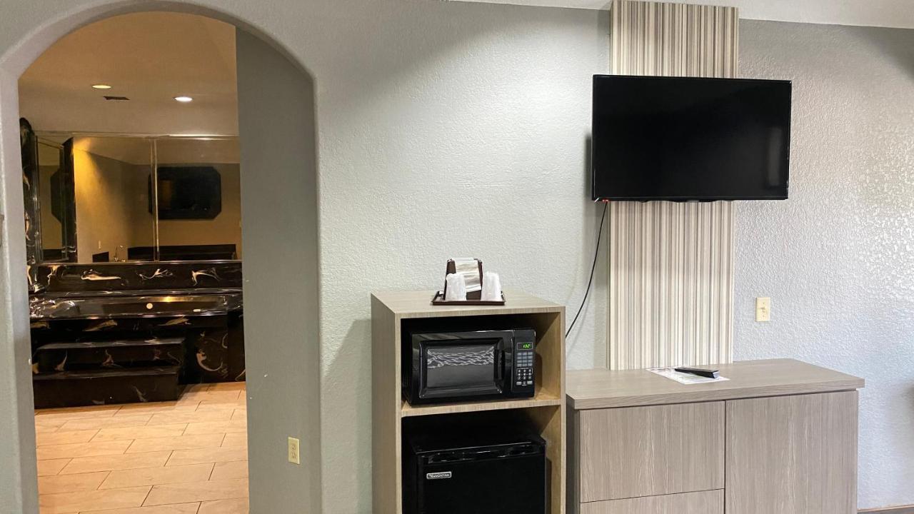 Motel Island Hobby Airport 2*
