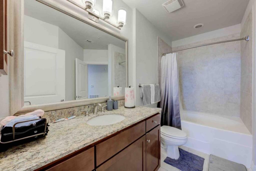 Private Great 2Bedroom, 2Bath Condo With Great View!! Apartment Houston