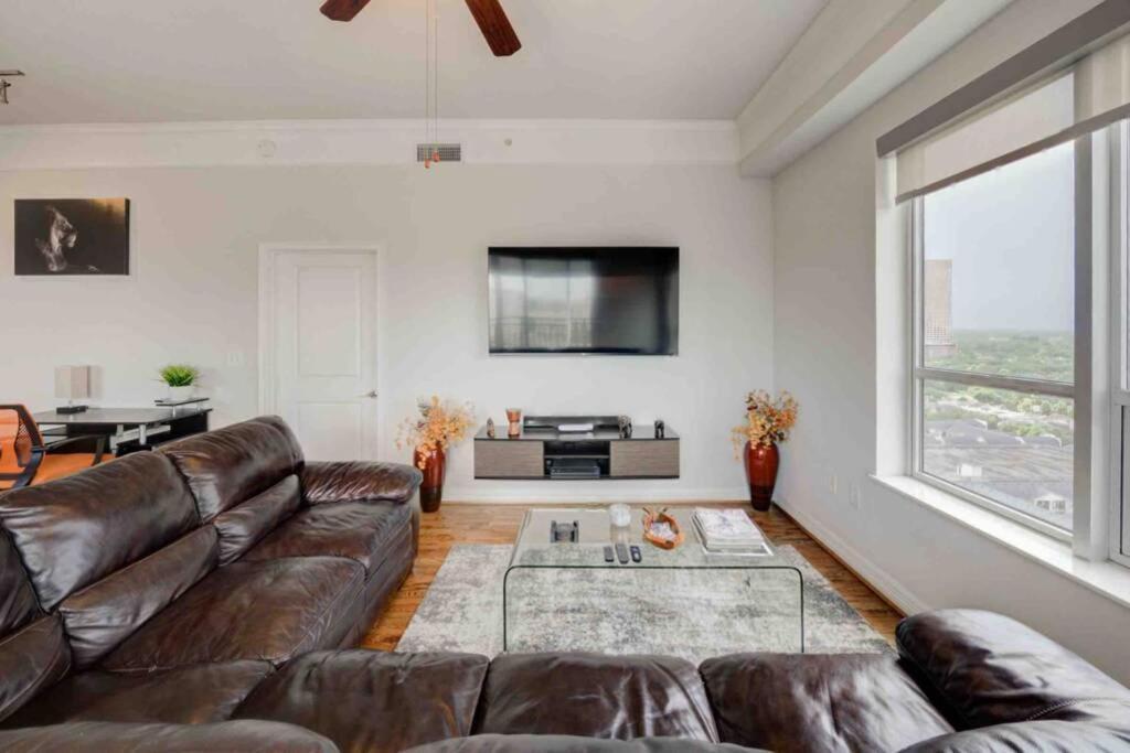 Private Great 2Bedroom, 2Bath Condo With Great View!! Houston