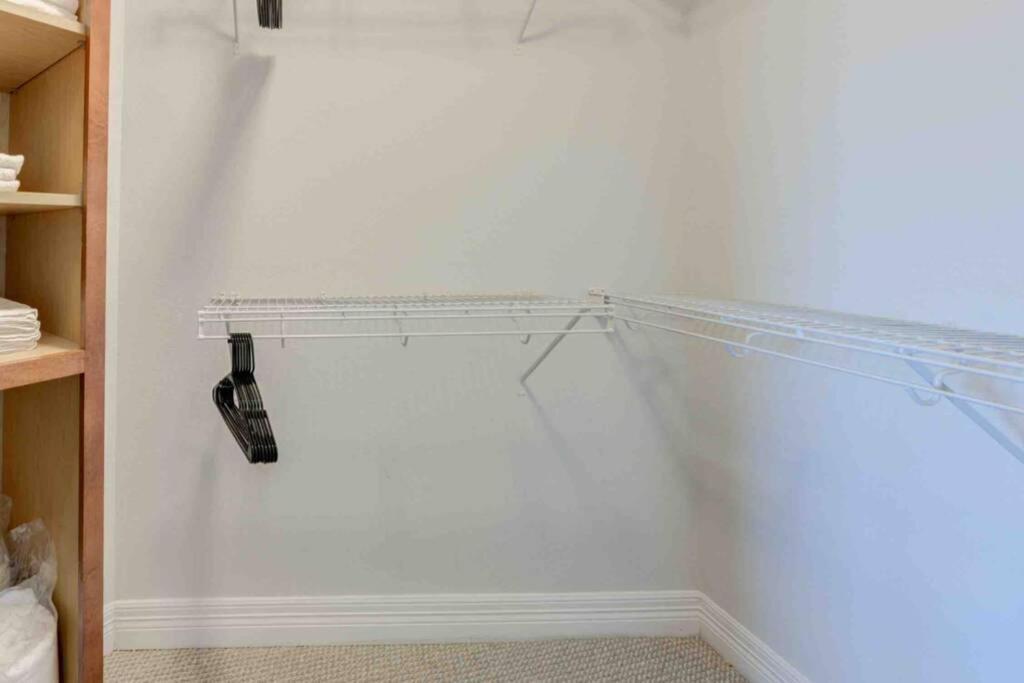 Private Great 2Bedroom, 2Bath Condo With Great View!! *