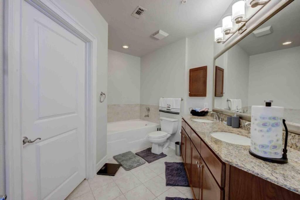 Private Great 2Bedroom, 2Bath Condo With Great View!! * Houston