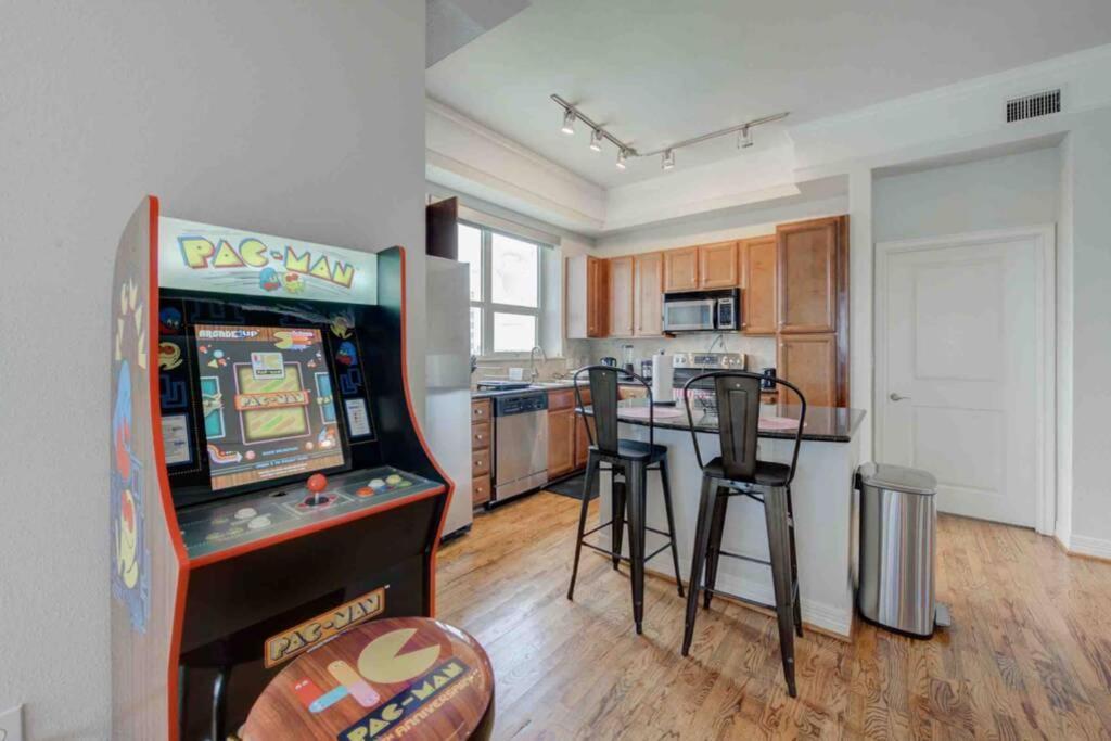 Private Great 2Bedroom, 2Bath Condo With Great View!! Apartment Houston