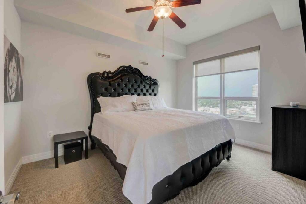 Private Great 2Bedroom, 2Bath Condo With Great View!! Houston