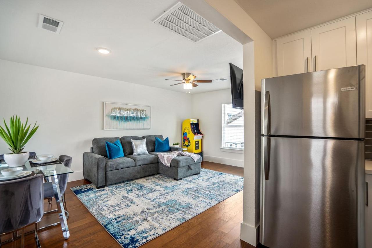 Universal At East Downtown Apartment Houston