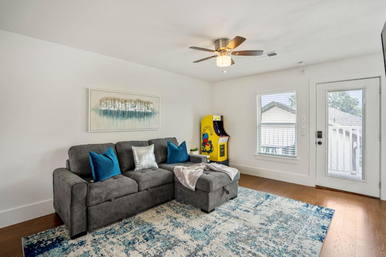 Universal At East Downtown Apartment Houston