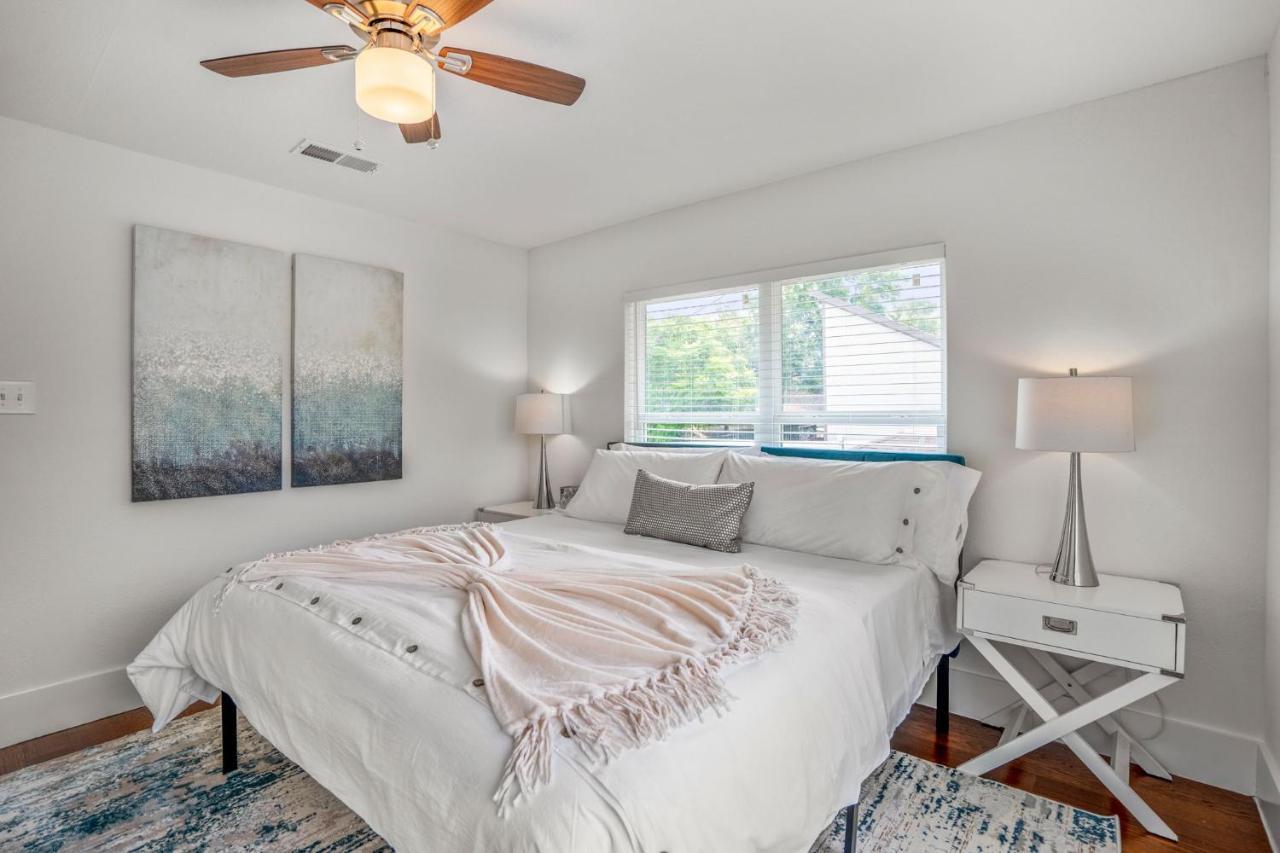 Universal At East Downtown Apartment Houston