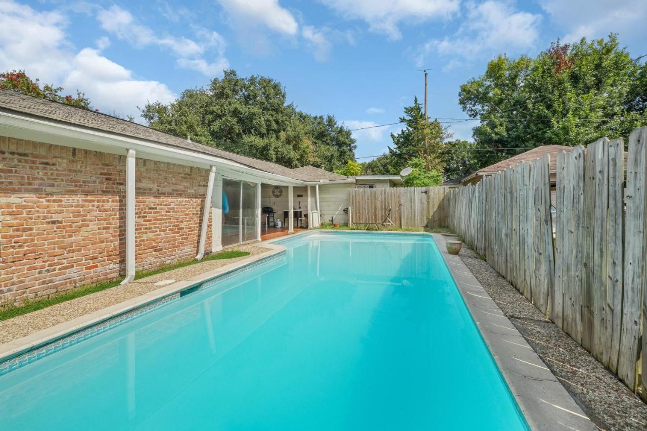 For Summer With Pool, Pool Table, Outdoor Kitchen,patio And Balcony *