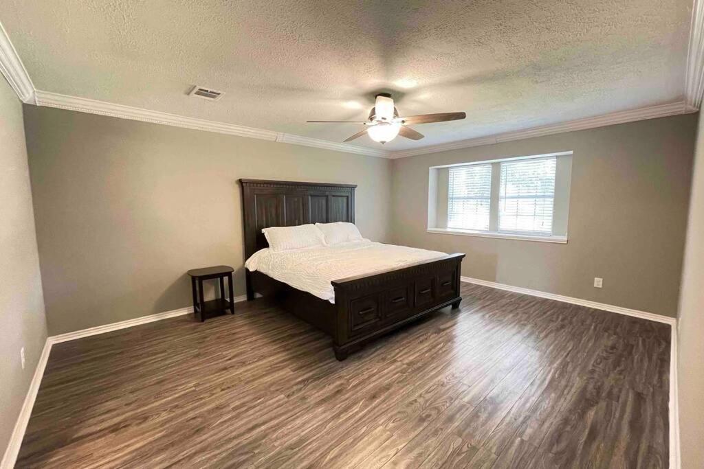 Holiday home Gorgeous W/huge Backyard 15 Minutes From Iah Houston