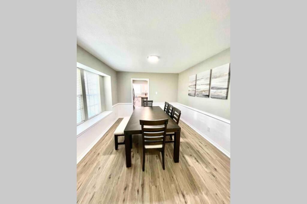 Gorgeous W/huge Backyard 15 Minutes From Iah Houston