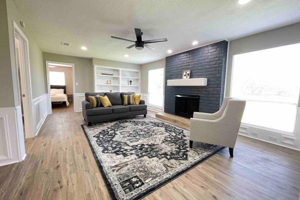Gorgeous W/huge Backyard 15 Minutes From Iah *