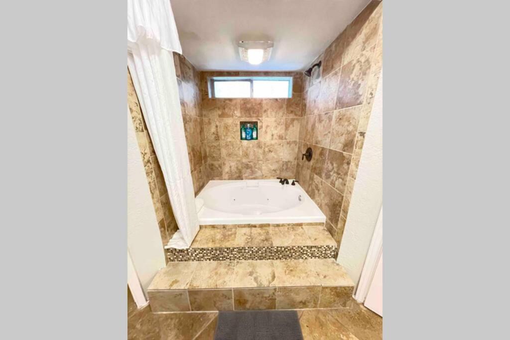 Holiday home Gorgeous W/huge Backyard 15 Minutes From Iah Houston