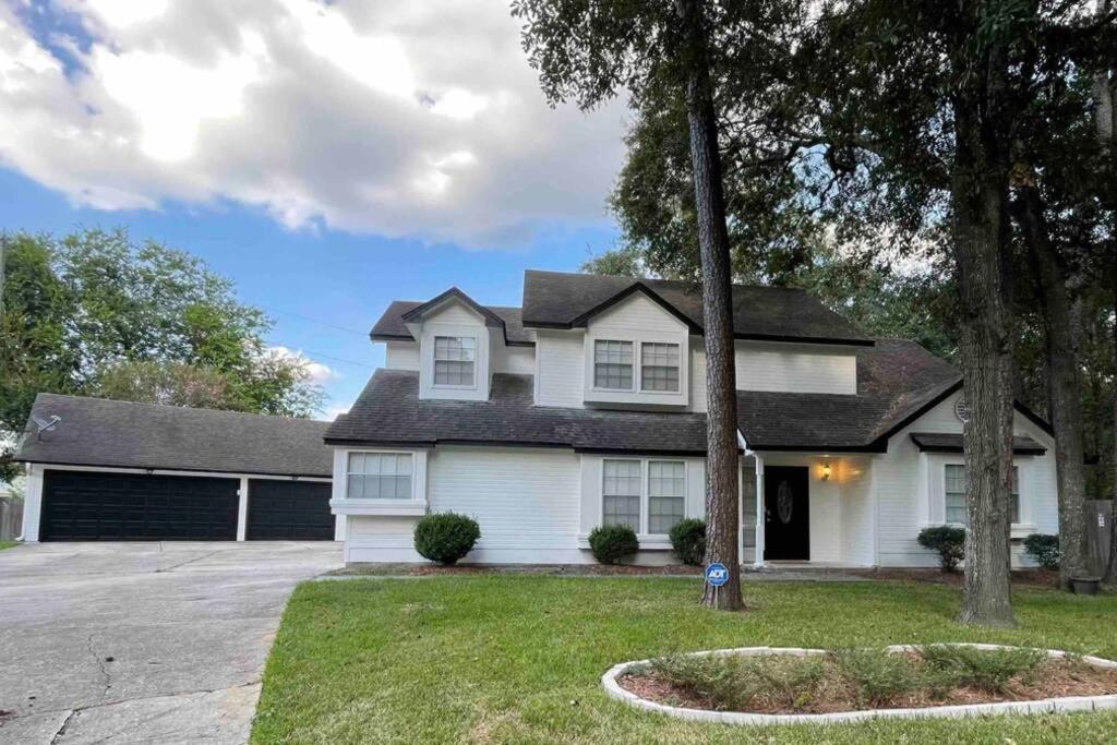 Holiday home Gorgeous W/huge Backyard 15 Minutes From Iah Houston