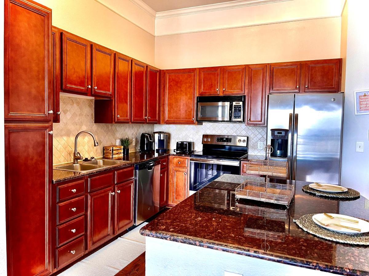 Immaculate 28Th Floor High Rise Vacation 1 Bedroom Unit Houston