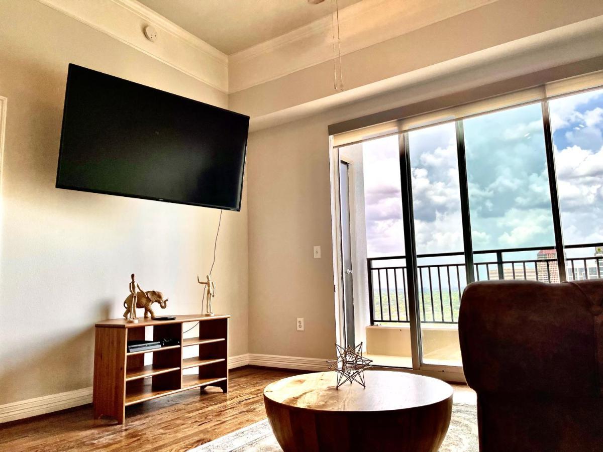 Immaculate 28Th Floor High Rise Vacation 1 Bedroom Unit *