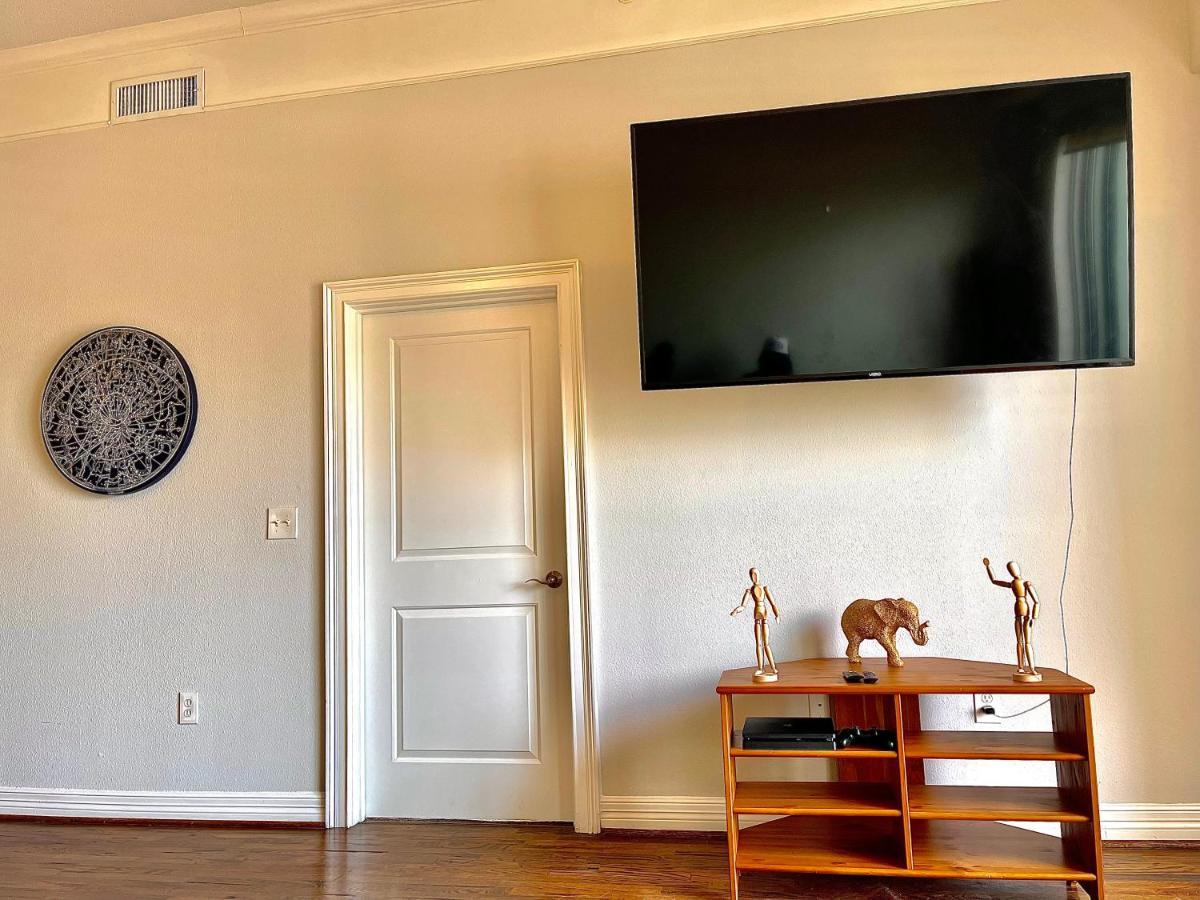 Immaculate 28Th Floor High Rise Vacation 1 Bedroom Unit Houston