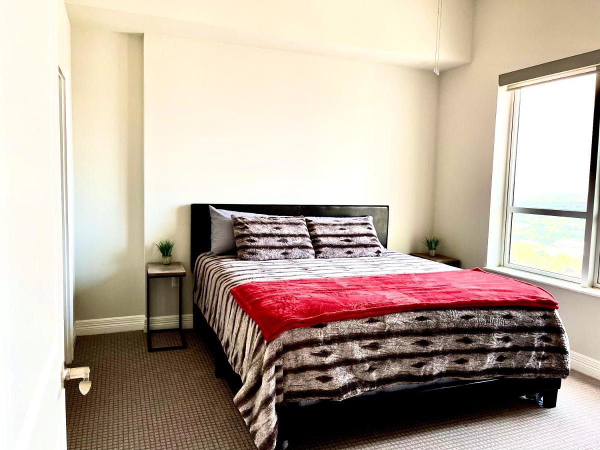 Immaculate 28Th Floor High Rise Vacation 1 Bedroom Unit *