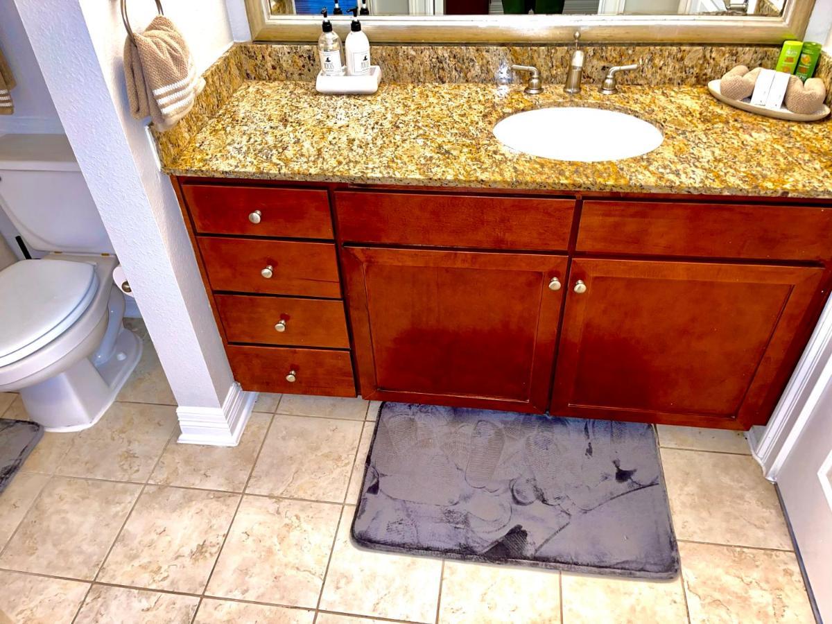 Immaculate 28Th Floor High Rise Vacation 1 Bedroom Unit Apartment Houston