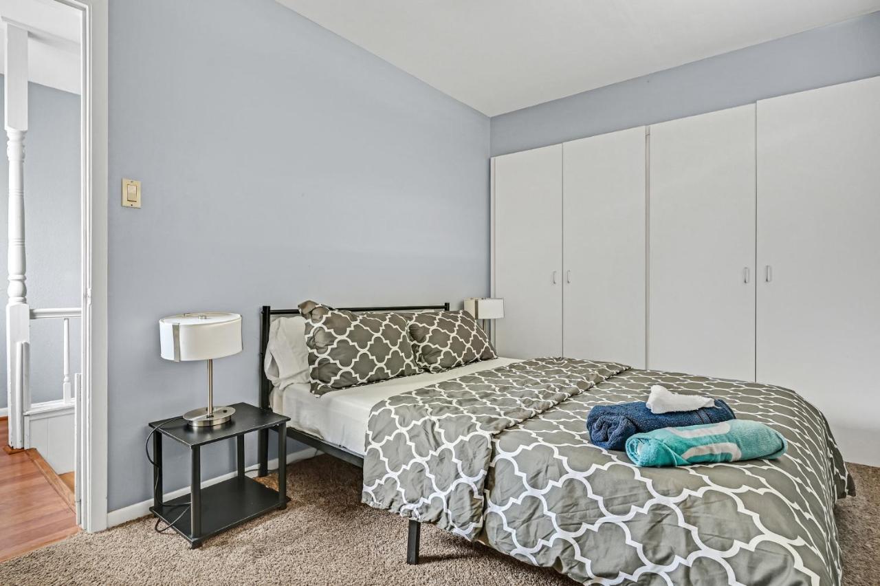 Holiday home For Summer With Pool, Pool Table, Outdoor Kitchen,patio And Balcony Houston