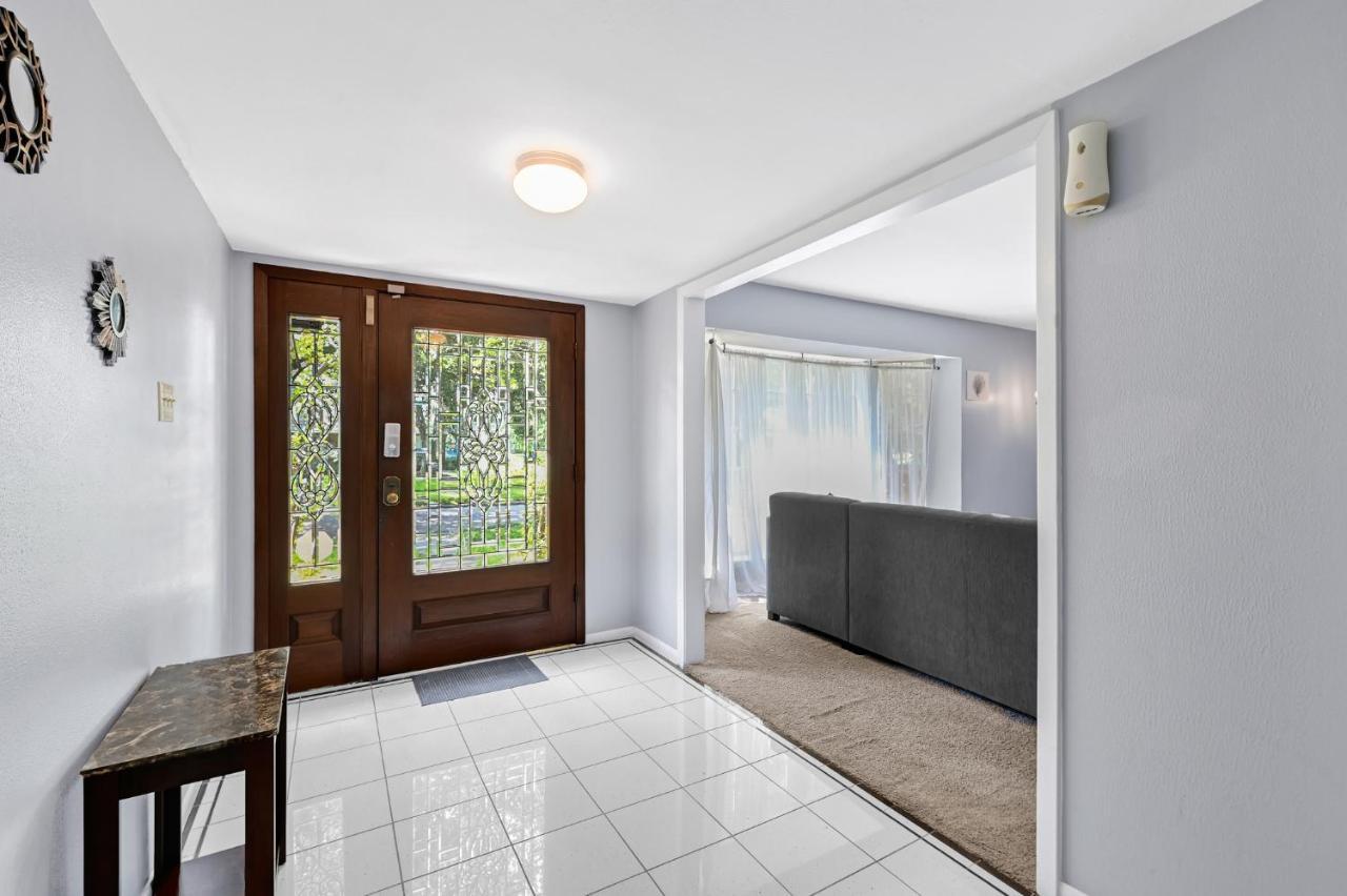 Holiday home For Summer With Pool, Pool Table, Outdoor Kitchen,patio And Balcony