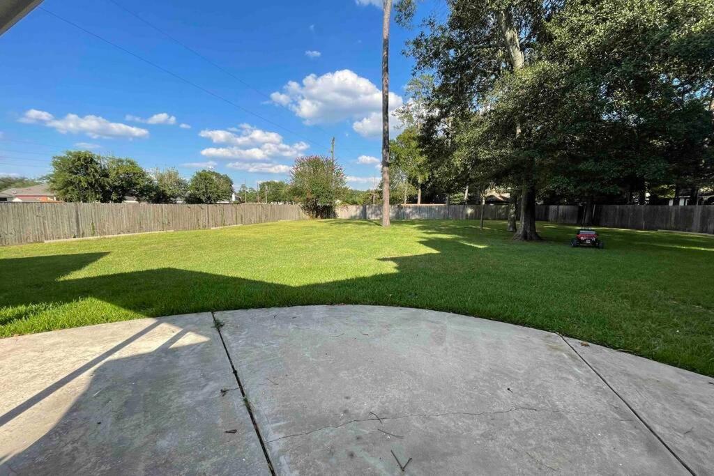 Gorgeous W/huge Backyard 15 Minutes From Iah *
