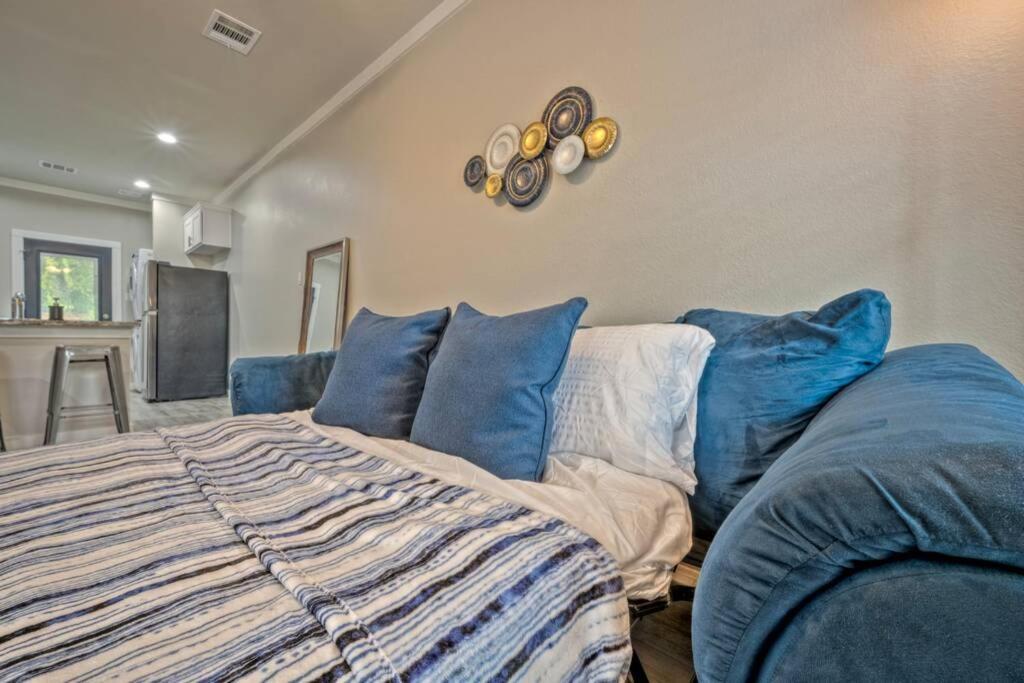 Your Central Urban Contemporary Oasis *