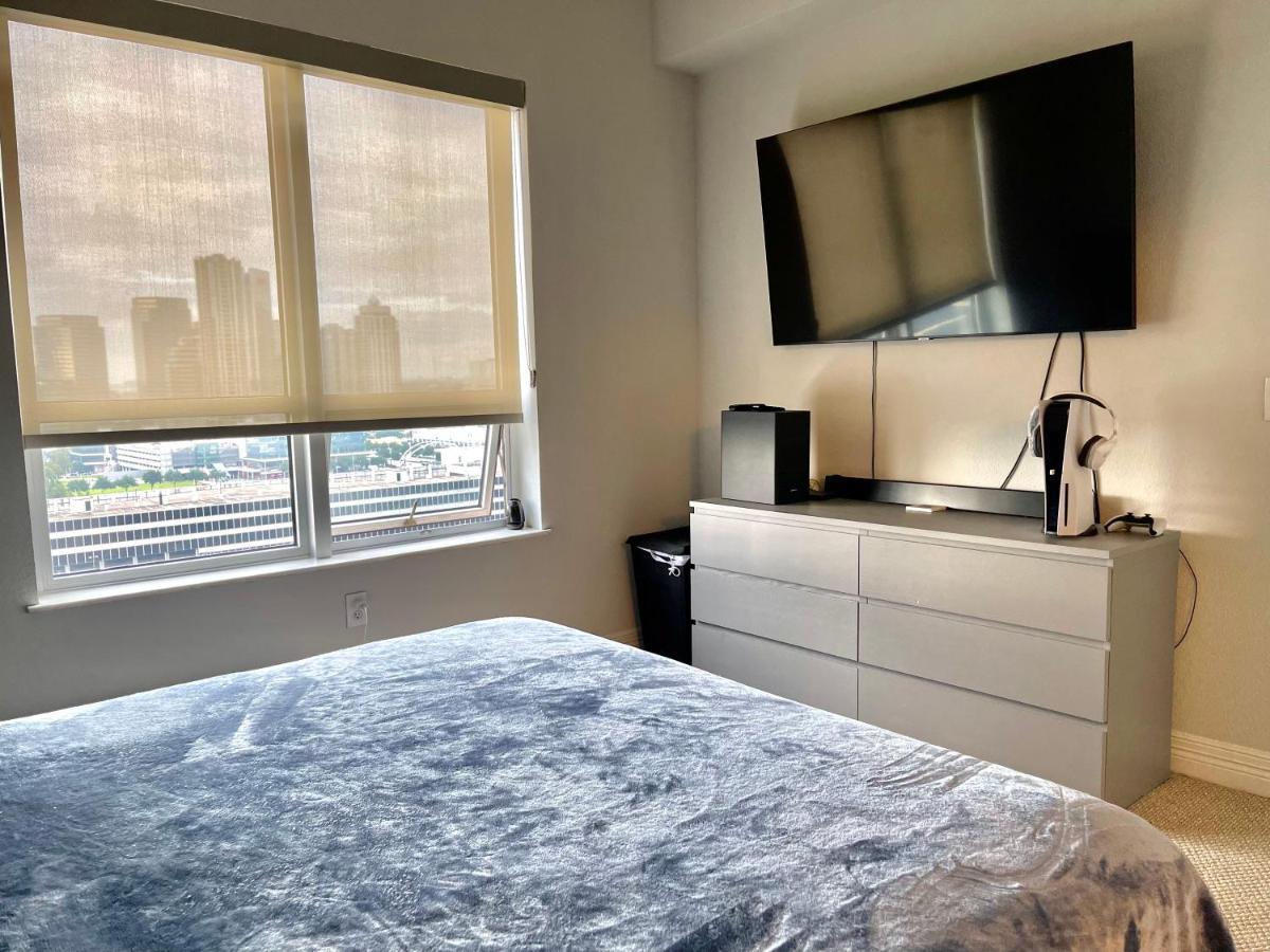 Immaculate 28Th Floor High Rise Vacation 1 Bedroom Unit *