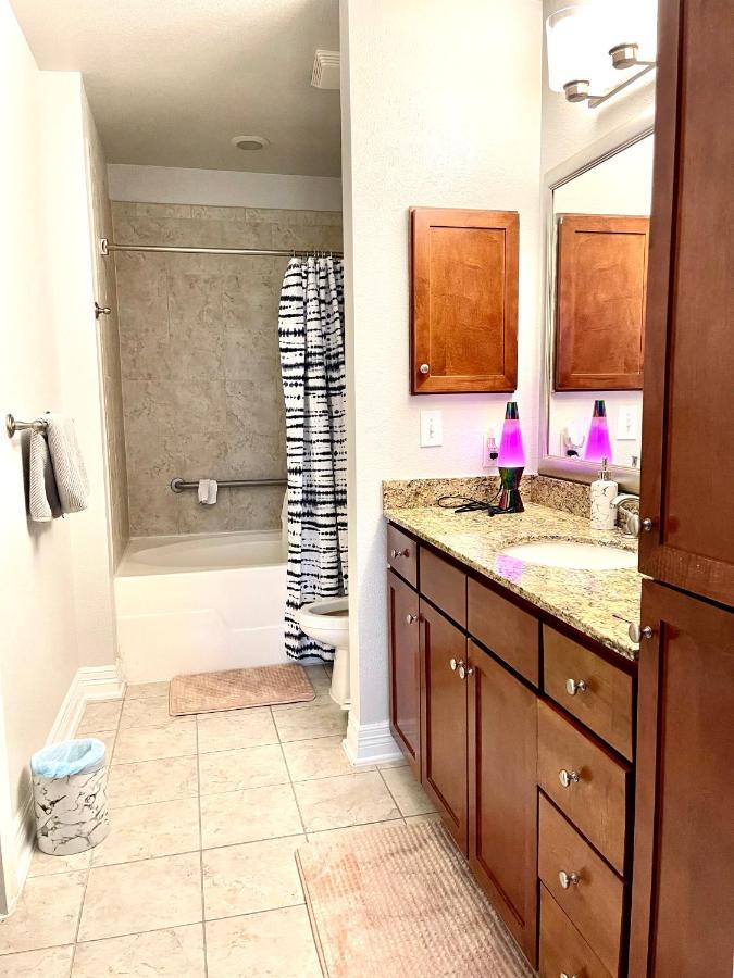 Immaculate 28Th Floor High Rise Vacation 1 Bedroom Unit Houston