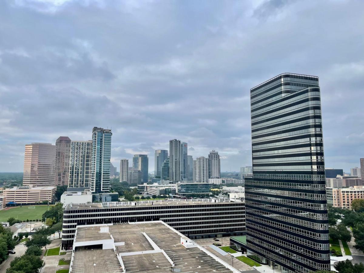 Immaculate 28Th Floor High Rise Vacation 1 Bedroom Unit Houston