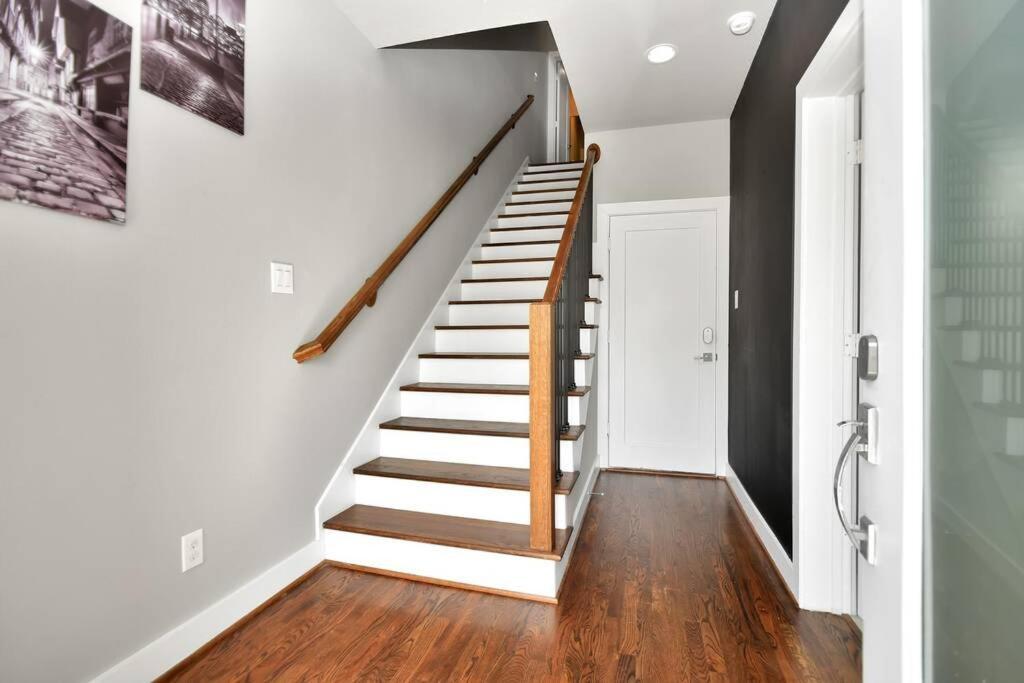 Amazing Rooftop! Downtown Skyline Views!!! Sleeps 15 Holiday home *