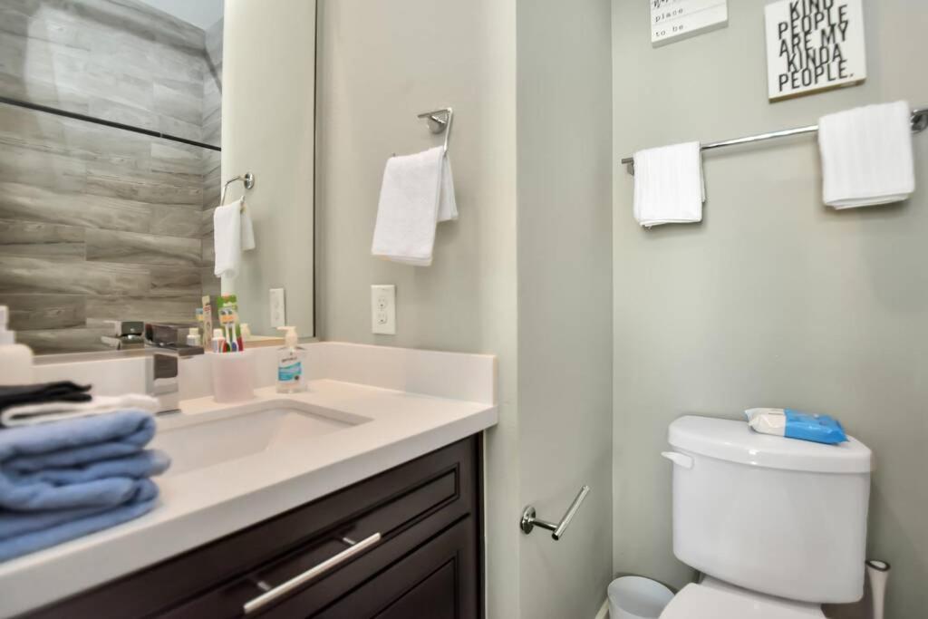 Holiday home Amazing Rooftop! Downtown Skyline Views!!! Sleeps 15