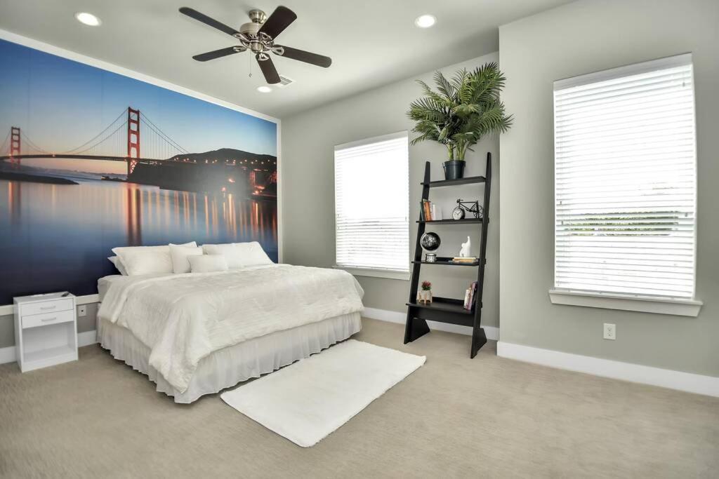 Amazing Rooftop! Downtown Skyline Views!!! Sleeps 15 Holiday home Houston
