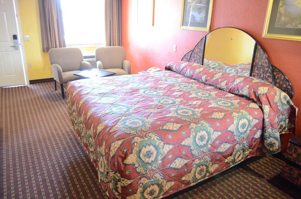 Palace South Loop East Motel *