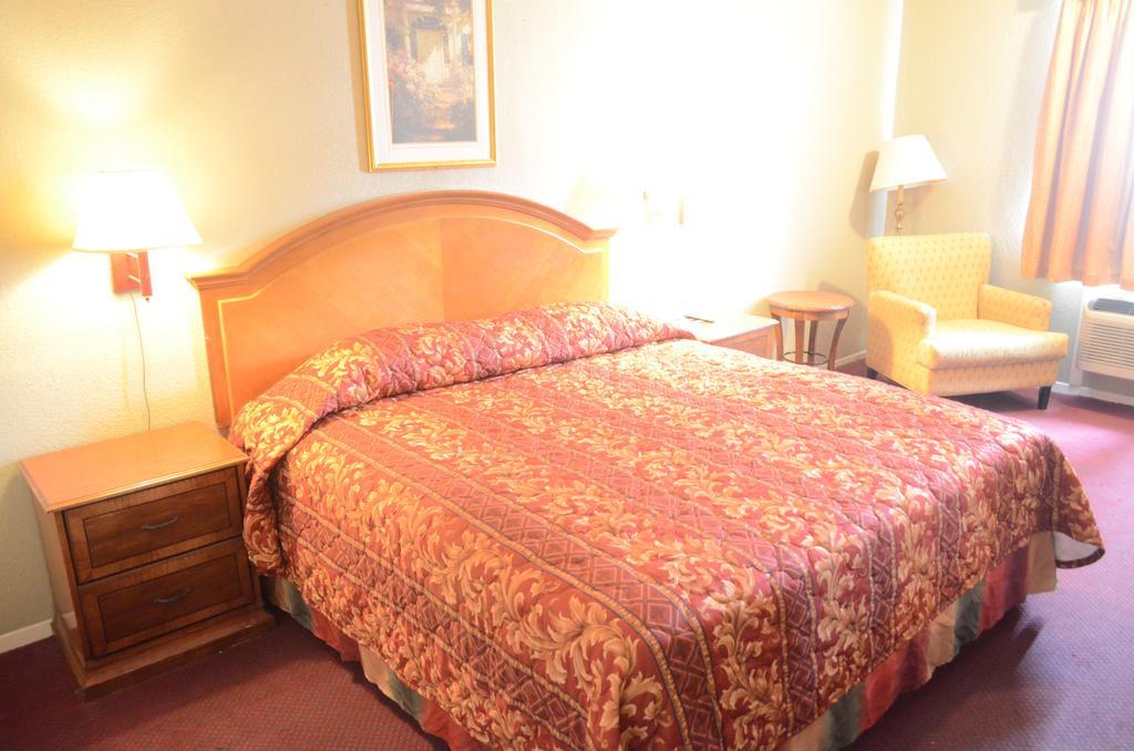 Motel Red Carpet Hornwood Drive *