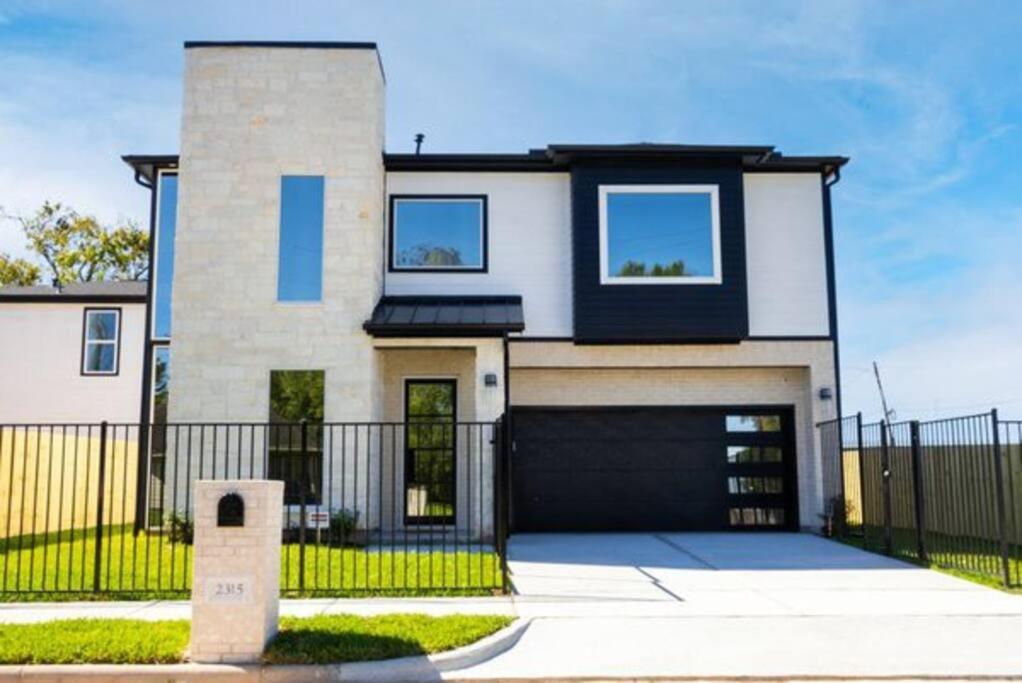 Holiday home Cute Cozy House Close To Major Sporting Events And Restaurants Houston