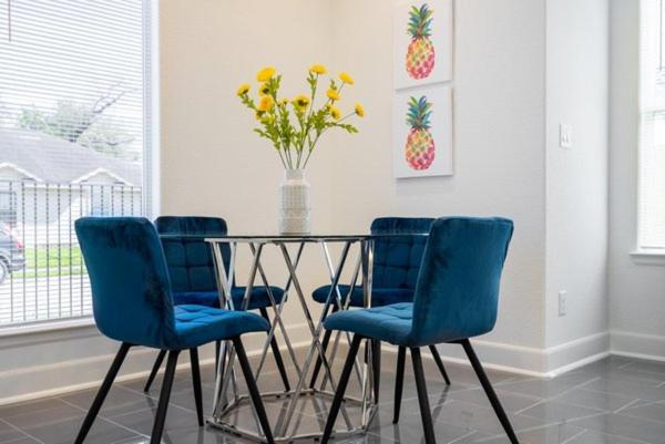 Holiday home Cute Cozy House Close To Major Sporting Events And Restaurants Houston