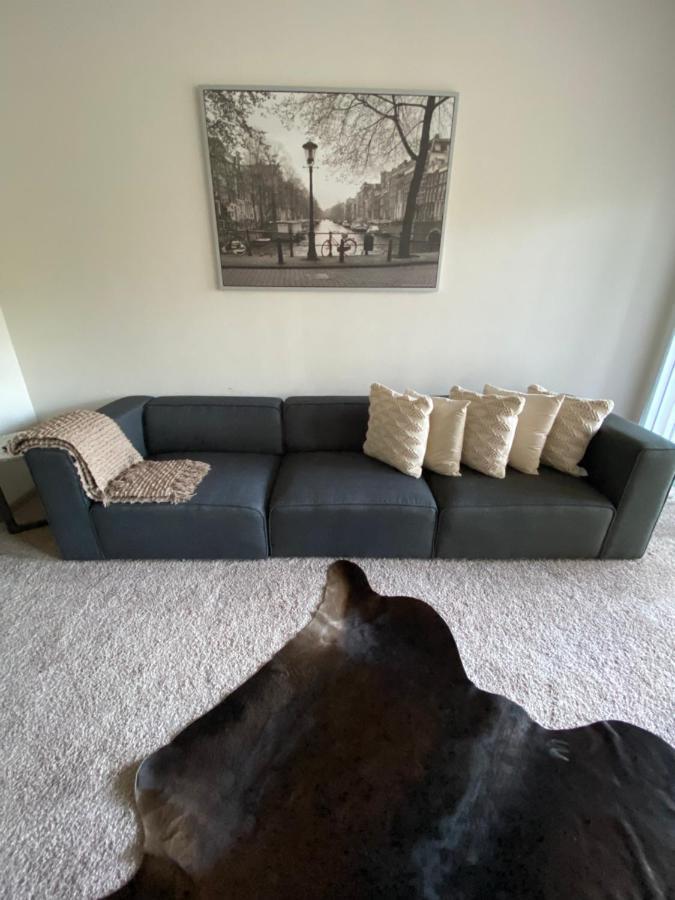 Spacious Galleria Cottage - Self Check In & Free Parking, 4 Beds 2 Bathrooms Apartment Houston
