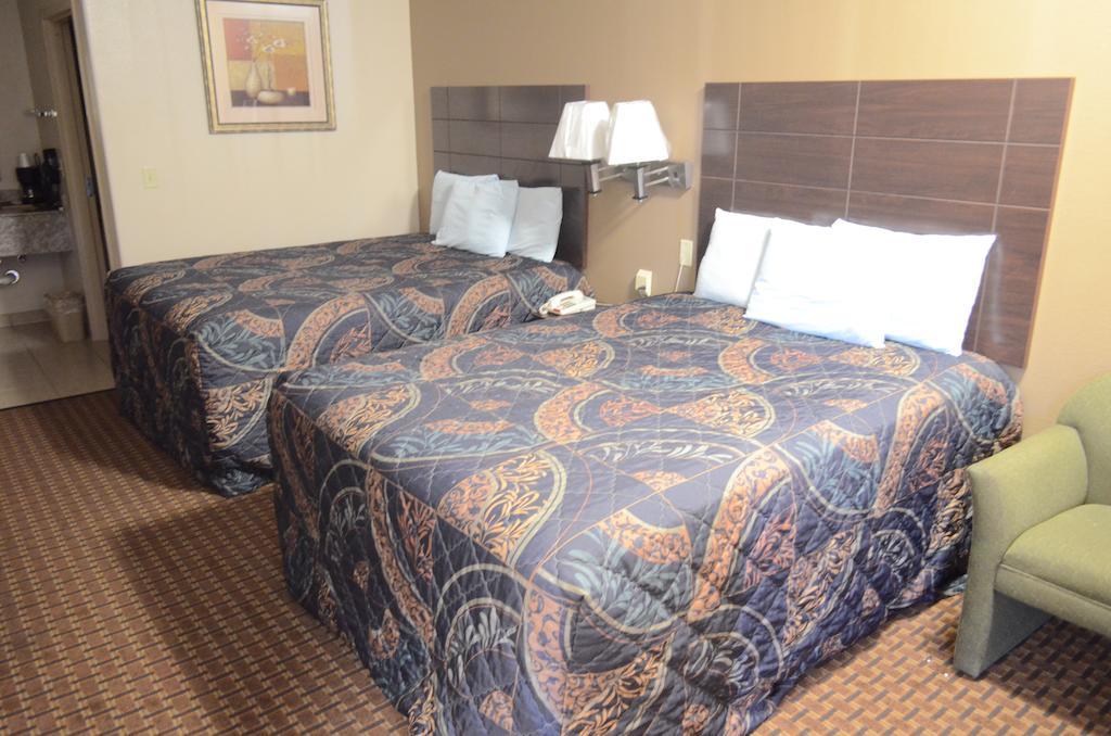 Motel Budget Host &