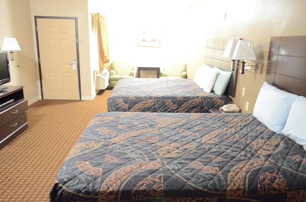 Budget Host & Motel 2*