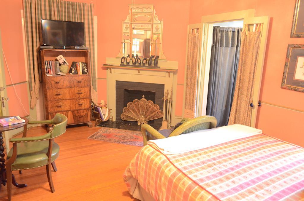 Robin's Nest Bed & Breakfast Houston